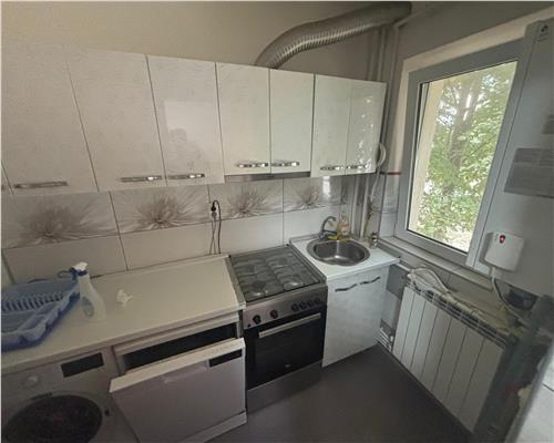 De vânzare apartament 3 camere renovat Etaj 1
