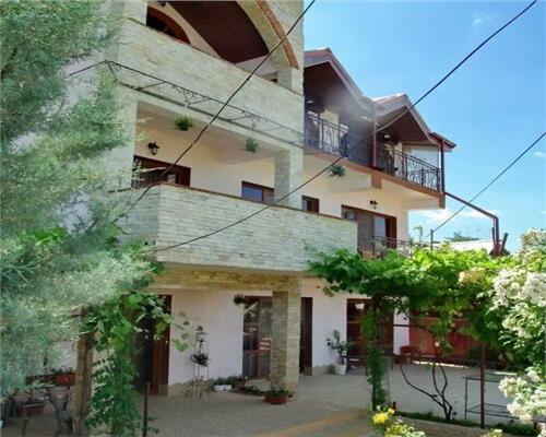 Pensiune tip vila, zona Pelican Tulcea, complet utilata si moderna