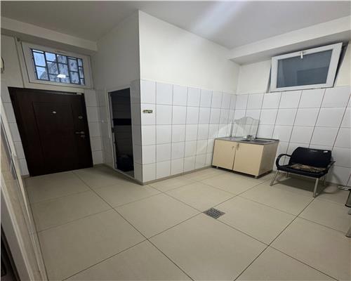 Spatiu comercial central Tulcea, parter, 100 mp, vitrina mare
