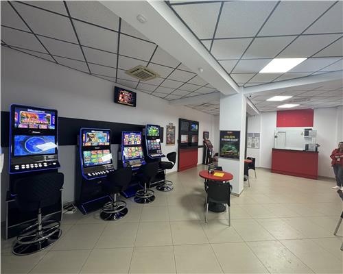 Spatiu comercial central Tulcea, parter, 100 mp, vitrina mare