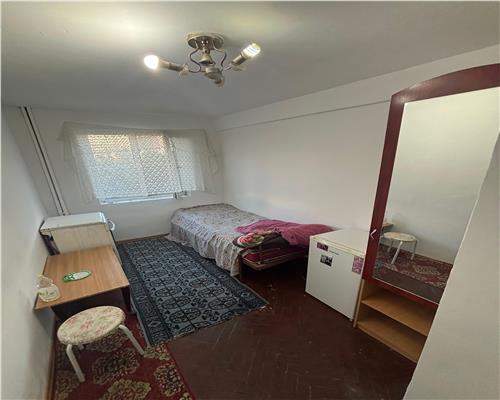 Garsoniera 11 mp renovata, cartier Vest, etaj 2