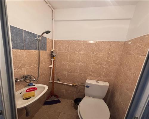 Garsoniera 11 mp renovata, cartier Vest, etaj 2