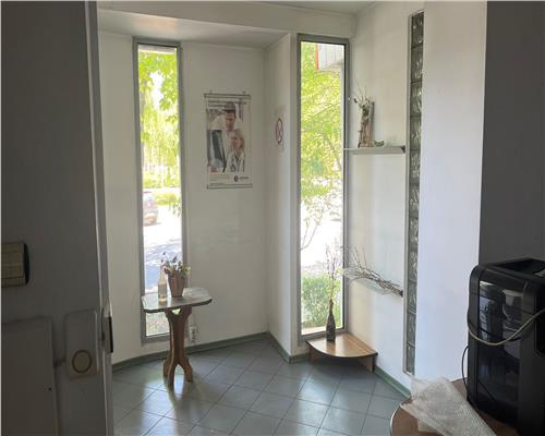 Spatiu comercial ultracentral – 57 mp, parter, acces stradal direct