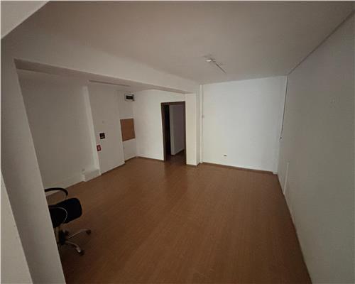 Spatiu comercial 78 mp ultracentral, vitrina mare si vad stradal