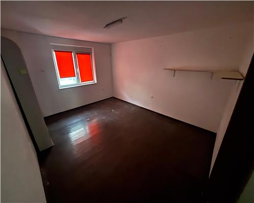 Spatiu comercial 78 mp ultracentral, vitrina mare si vad stradal