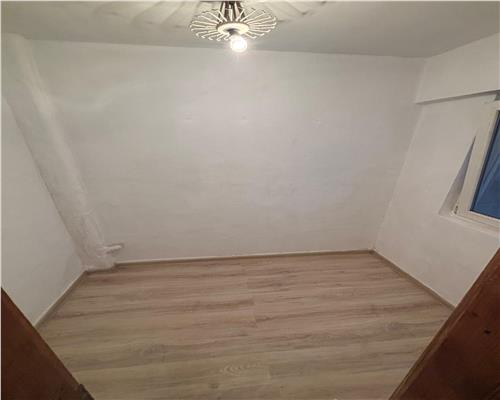 Garsoniera 27 mp, renovata recent, cartier Dalas