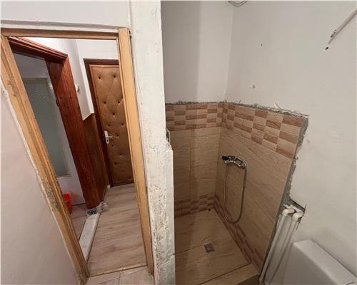 Garsoniera 27 mp, renovata recent, cartier Dalas