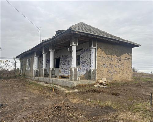 Teren 3.800 mp cu casa batrâneasca si vedere superba la balta
