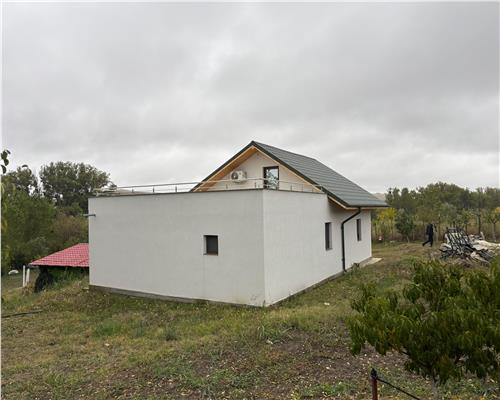 Casa de vacanta noua cu iesire si vedere superba la lac