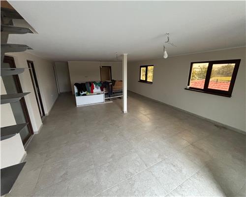 Casa de vacanta noua cu iesire si vedere superba la lac