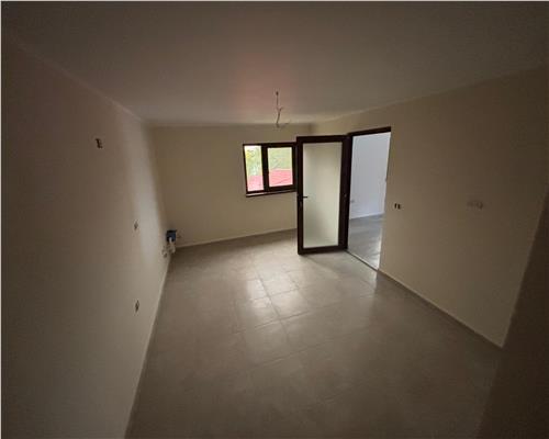 Casa de vacanta noua cu iesire si vedere superba la lac