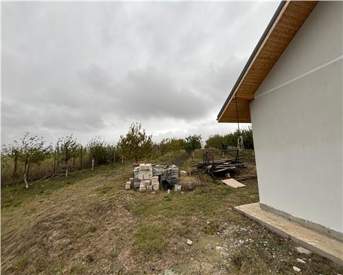 Casa de vacanta noua cu iesire si vedere superba la lac