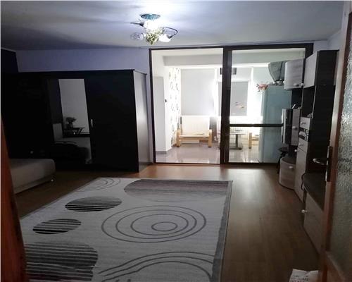 Garsoniera confort 1 zona centrala mobilata bloc cu lift cu chirias