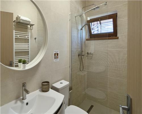Pensiune moderna in Delta Dunarii, ponton si iaz privat pentru turism