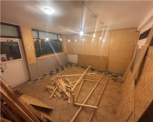 Spatiu comercial de vanzare zona mahmudiei stradal 40mp