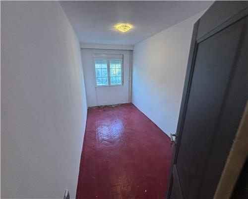 Apartament 3 camere, 44 mp, etaj 2, cartier Big