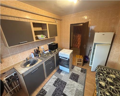 Apartament 3 camere str. Victoriei, mobilat complet, ideal muncitori