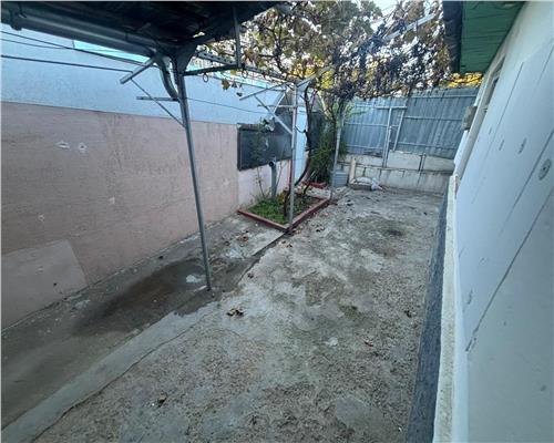 Casa de vanzare – zona Centrala, 3 camere, teren 184 mp