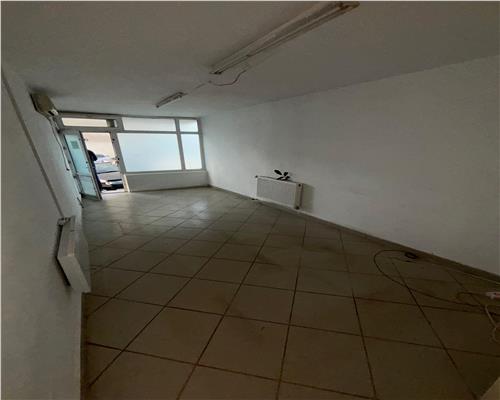 Spatiu comercial 25 mp ultracentral, vitrina mare, aer conditionat, parcare