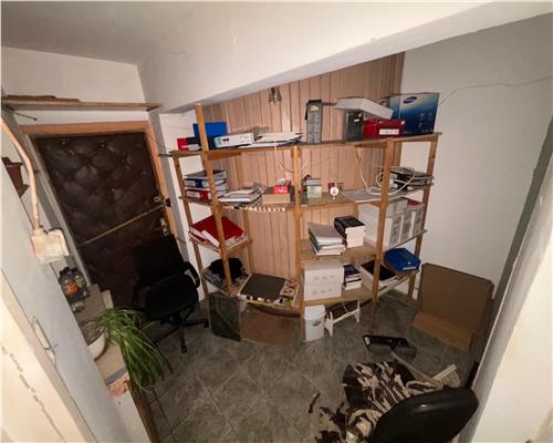 Spatiu comercial 25 mp ultracentral, vitrina mare, aer conditionat, parcare