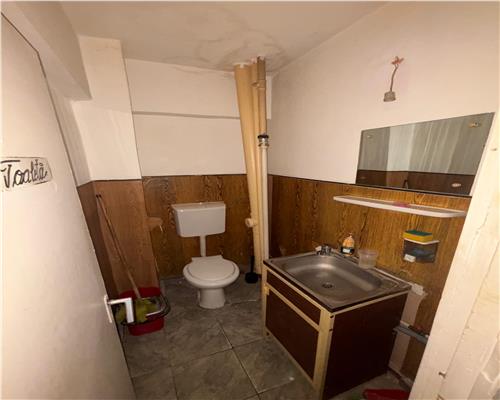 Spatiu comercial 25 mp ultracentral, vitrina mare, aer conditionat, parcare