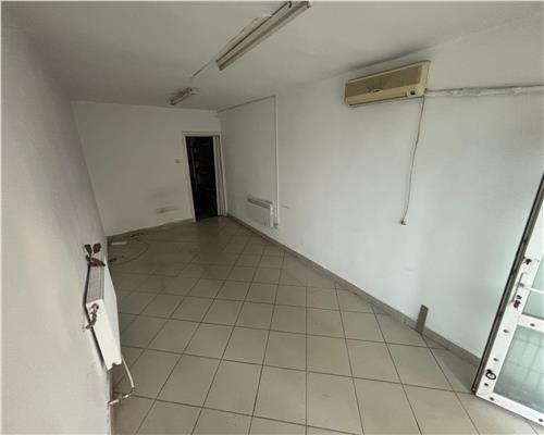 Spatiu comercial 25 mp ultracentral, vitrina mare, aer conditionat, parcare