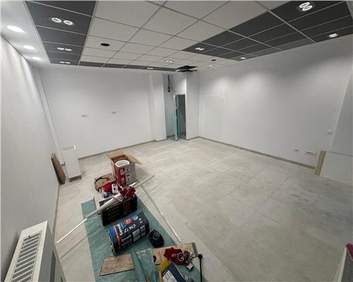 Spatiu de închiriat – Ultracentral, parter, vitrina mare, trafic intens