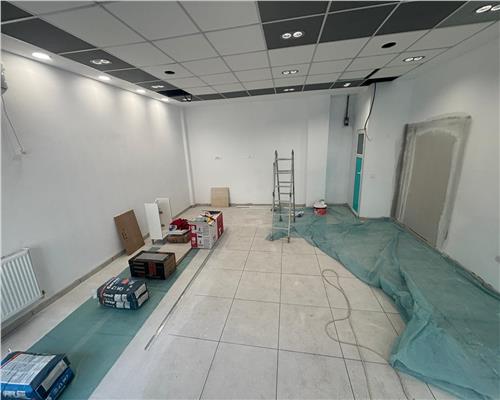 Spatiu de închiriat – Ultracentral, parter, vitrina mare, trafic intens