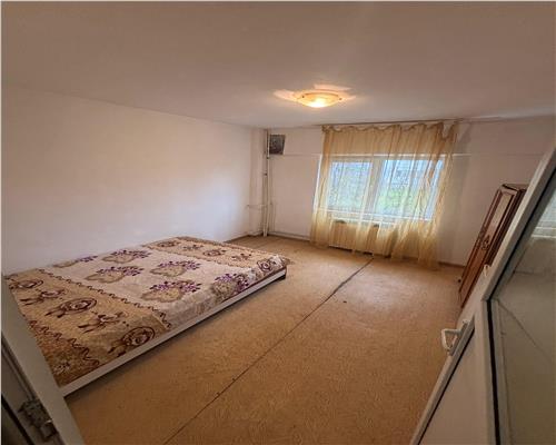 Apartament 2 camere, decomandat, central – aproape de Piata Nou