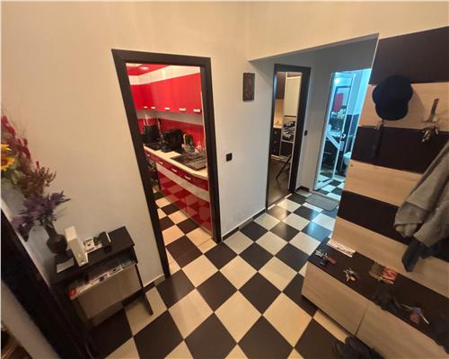 Apartament renovat 2 camere, mobilat, vedere catre faleza