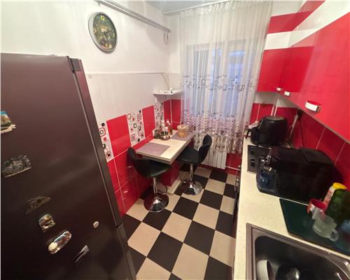 Apartament renovat 2 camere, mobilat, vedere catre faleza