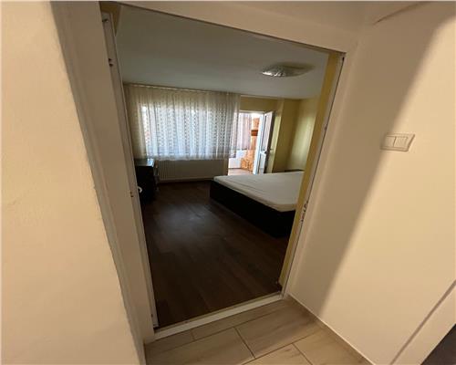 Apartament 3 camere, decomandat, centrala pe gaz si aer conditionat
