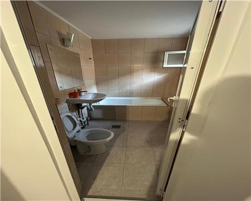 Apartament 3 camere, decomandat, centrala pe gaz si aer conditionat