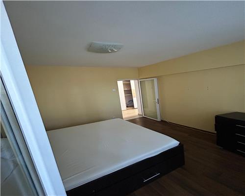 Apartament 3 camere, decomandat, centrala pe gaz si aer conditionat