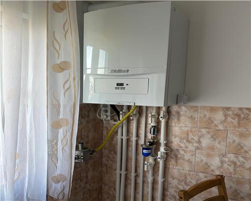 Apartament 3 camere, decomandat, centrala pe gaz si aer conditionat