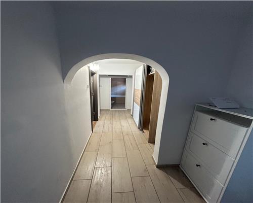 Apartament 3 camere, decomandat, centrala pe gaz si aer conditionat