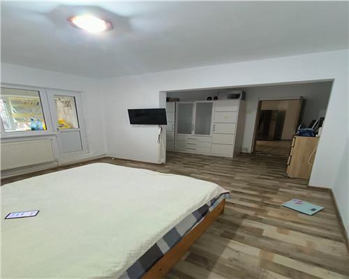 Apartament 3 camere ultracentral, 70 mp, centrala proprie
