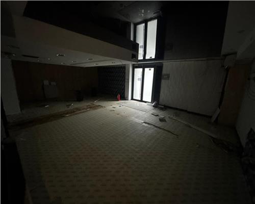 Spatiu ultracentral Tulcea, 120 mp, parter, vitrina mare, parcare în fata