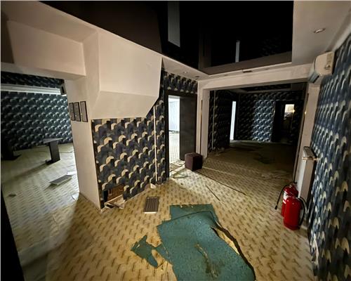 Spatiu ultracentral Tulcea, 120 mp, parter, vitrina mare, parcare în fata