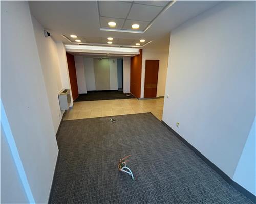 Spatiu comercial ultracentral, 200 mp, vitrina mare – ideal clinica/showroom