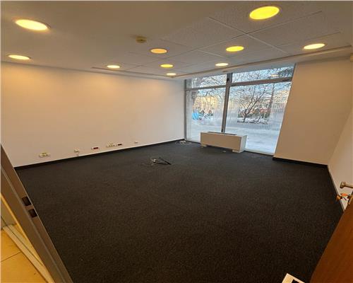 Spatiu comercial ultracentral, 200 mp, vitrina mare – ideal clinica/showroom