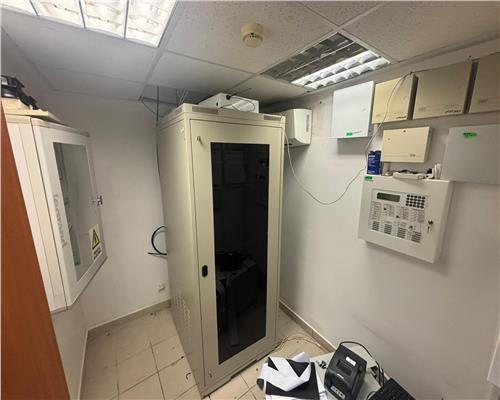 Spatiu comercial ultracentral, 200 mp, vitrina mare – ideal clinica/showroom