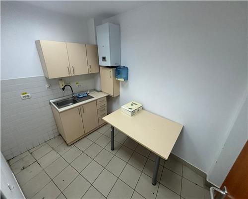 Spatiu comercial ultracentral, 200 mp, vitrina mare – ideal clinica/showroom