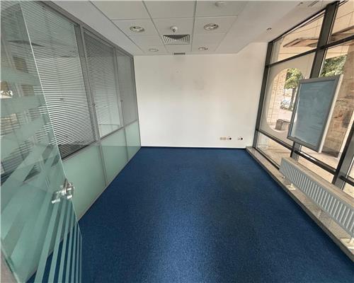 Spatiu comercial ultracentral, 715 mp, vitrina mare – ideal clinica/showroom