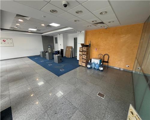 Spatiu comercial ultracentral, 715 mp, vitrina mare – ideal clinica/showroom