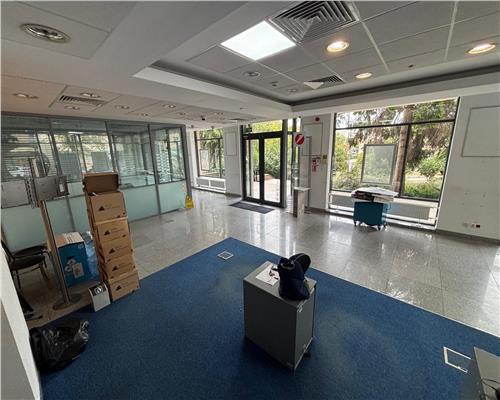 Spatiu comercial ultracentral, 715 mp, vitrina mare – ideal clinica/showroom