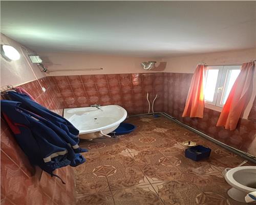 Casa de vânzare în centrul orasului, zona Piata Noua