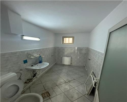 Spatiu comercial 80 mp ultracentral, vitrina mare, trafic pietonal intens