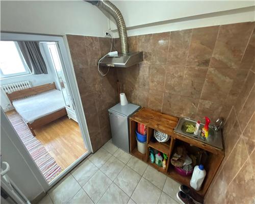 Garsoniera 17 mp Zona Vest, renovata, mobilata, ideal investitie