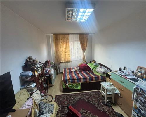 Apartament 2 camere decomandat 61 mp parter zona Sabinelor gaze pe scara